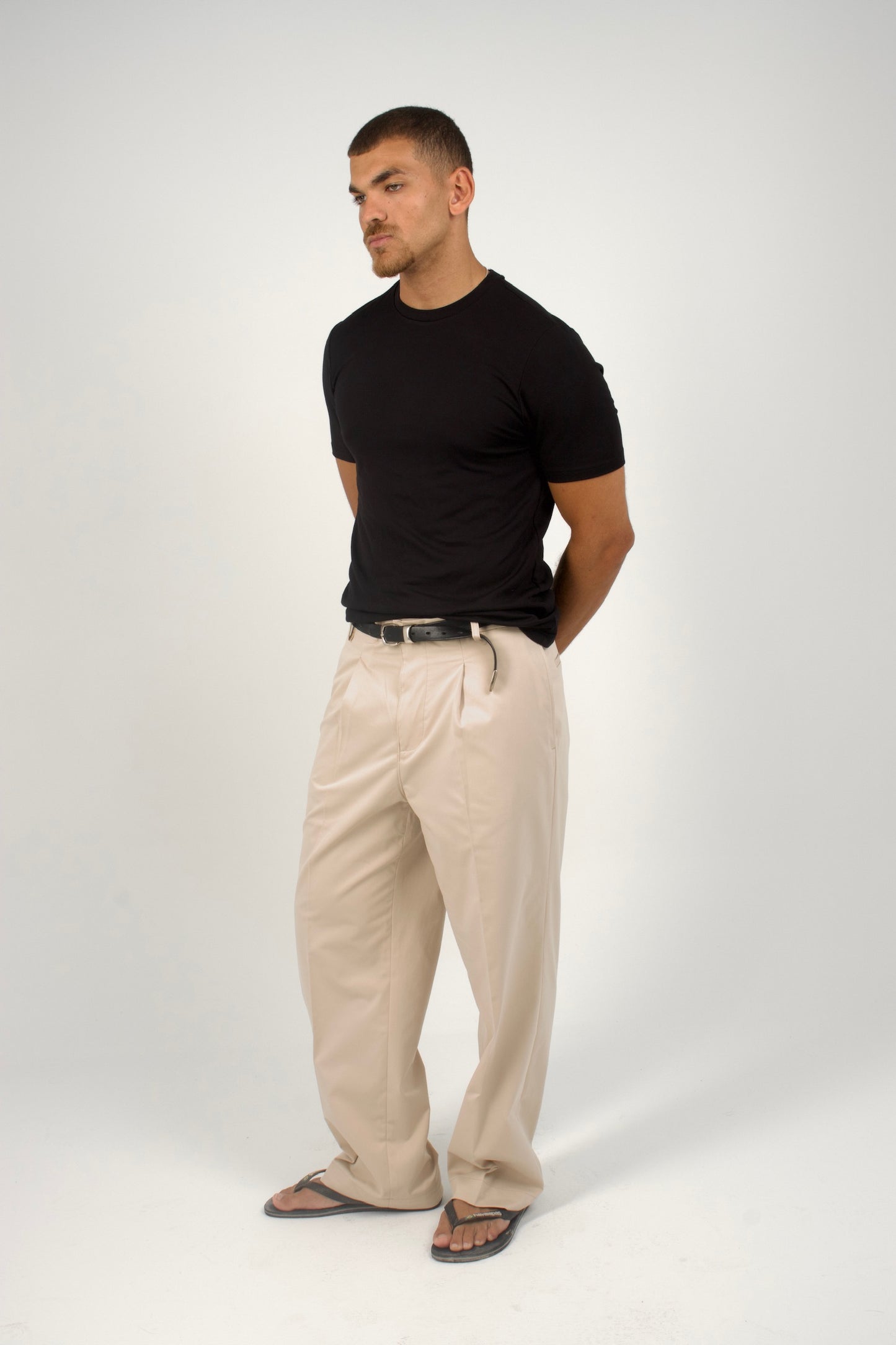 SLIM FIT BLACK TEE